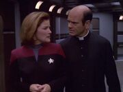 Der Doktor gibt Janeway Ratschläge