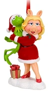 Disney 2010 kermit piggy ornament