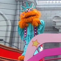 Zoe-statue-of-liberty