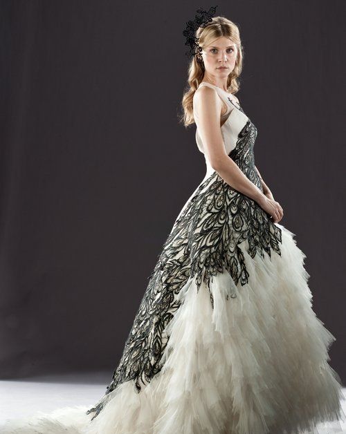 Featured onDress robes Fleur Delacour's wedding dress