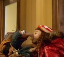 Kissing-Gonzo-MadisonPettis