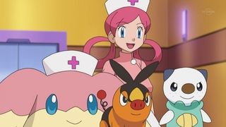 Audino junto a Joy llevándole los Pokémon a Ash.