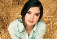 Hailee-steinfeld-sag-nominee-e1299011729312-292x200