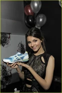 Inside-victoria-justice-18-bday-12
