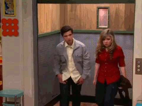 http://images2.wikia.nocookie.net/__cb20110405032741/icarly/images/5/51/SeddieintheGlass.gif