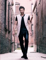 Alex-meraz-929923