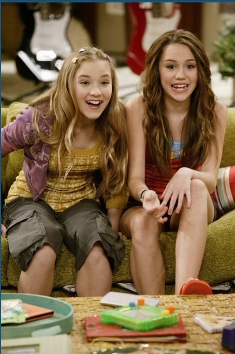 image-hm-miley-and-lily-9291597-486-731-jpg-hannah-montana-wiki