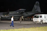 Hércules C-130 pousado