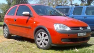 2003 Holden XC Barina (MY2003) SXi 3-door hatchback 01