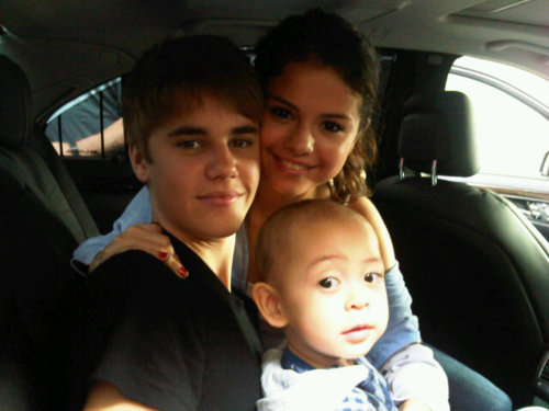 justin bieber and selena gomez pictures on yacht. pics of justin bieber and