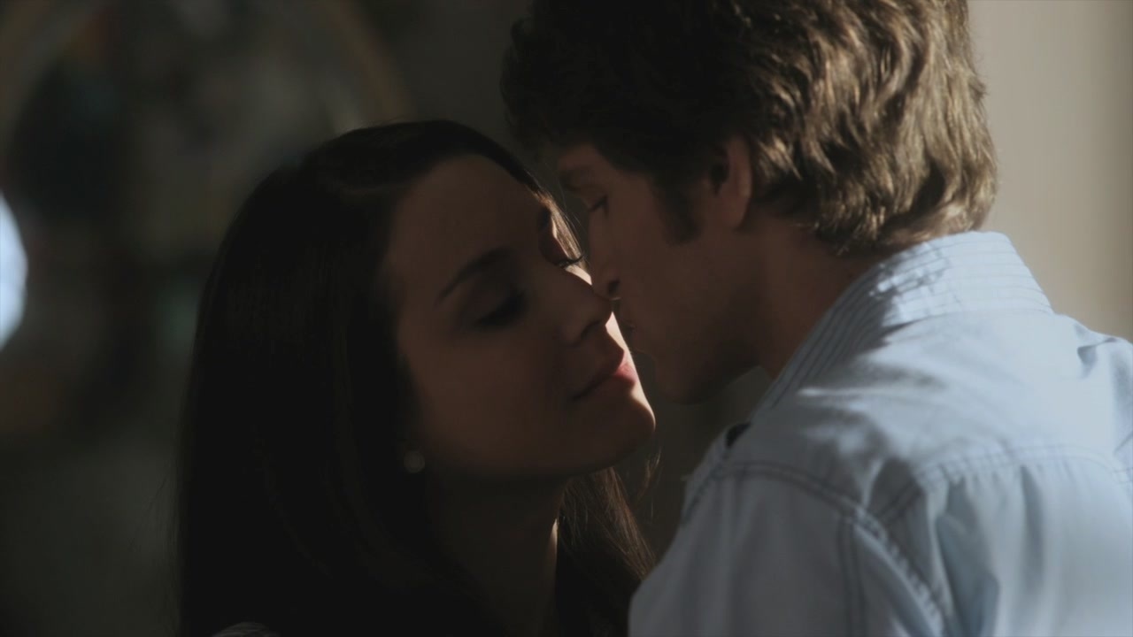 http://images2.wikia.nocookie.net/__cb20110528034740/prettylittleliars/images/2/2d/1x22-spencer-and-toby-20405261-1280-720.jpg