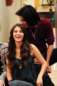 Avan-J-avan-jogia-22235404-333-500