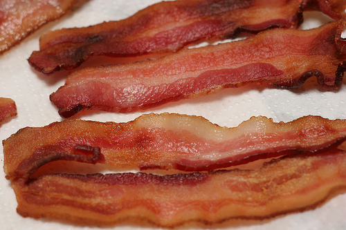 http://images2.wikia.nocookie.net/__cb20110621163423/bacon/images/1/1e/Cooked_Bacon.jpg