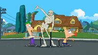 Phineas e Ferb ao lado da múmia.jpg