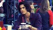 Tumblr logetsrIO11qb87doo1 400