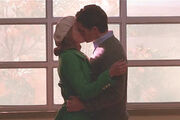 Glee09-will-emma-kiss
