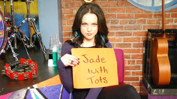 http://images2.wikia.nocookie.net/__cb20110813055946/victorious/images/7/78/Jadewithtotspic.png
