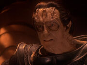 Dukat will alleine gegen die Klingonen kämpfen