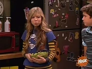 SamfreelyraidsCarlyandSpencersfridge