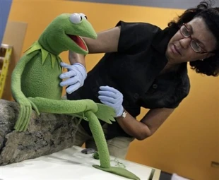 Fantasticworld-newyork-kermit2