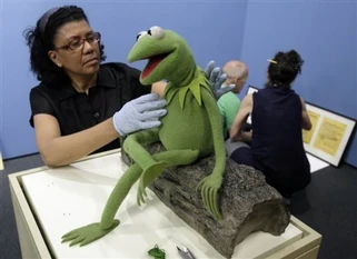 Fantasticworld-newyork-kermit