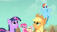 Main ponies worried about Rarity S01E19