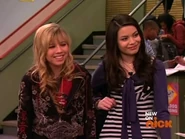 CarlySamlaughingatFreddie