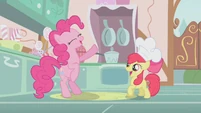 Pinkie Pie happily singing the cupcake song S1E12