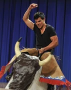 Taylor-Lautner-Jimmy-Fallon-September-2011-3-238x300