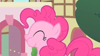 Pinkie Pie with puffed cheeks S1E22