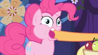 Applejack stuffs an apple into Pinkie's mouth S1E01