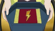 EP712 Elesa entregándole la medalla Voltio