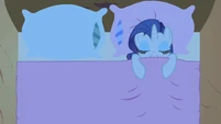 Rarity sitting alone in the bed S1E8