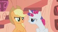 Rarity "rubbing it in" at Applejack S1E8