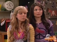 CarlyhidesbehindSamgeektalk