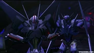 Prime-starscream&soundwave-s01e01-1