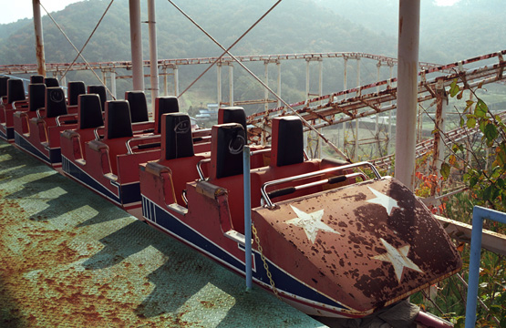 Bus at a abandoned theme park on top of a mountain. : r/AbandonedPorn