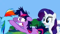 Twilight covering Rainbow's eyes S2E3