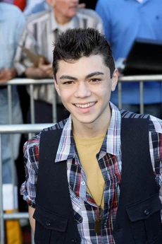 Adam Irigoyen03 1-580x870