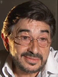 Juan Antonio Gálvez dubs the voices of Kelvin Inman & the Narrator