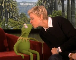 Kissing ellen kermit