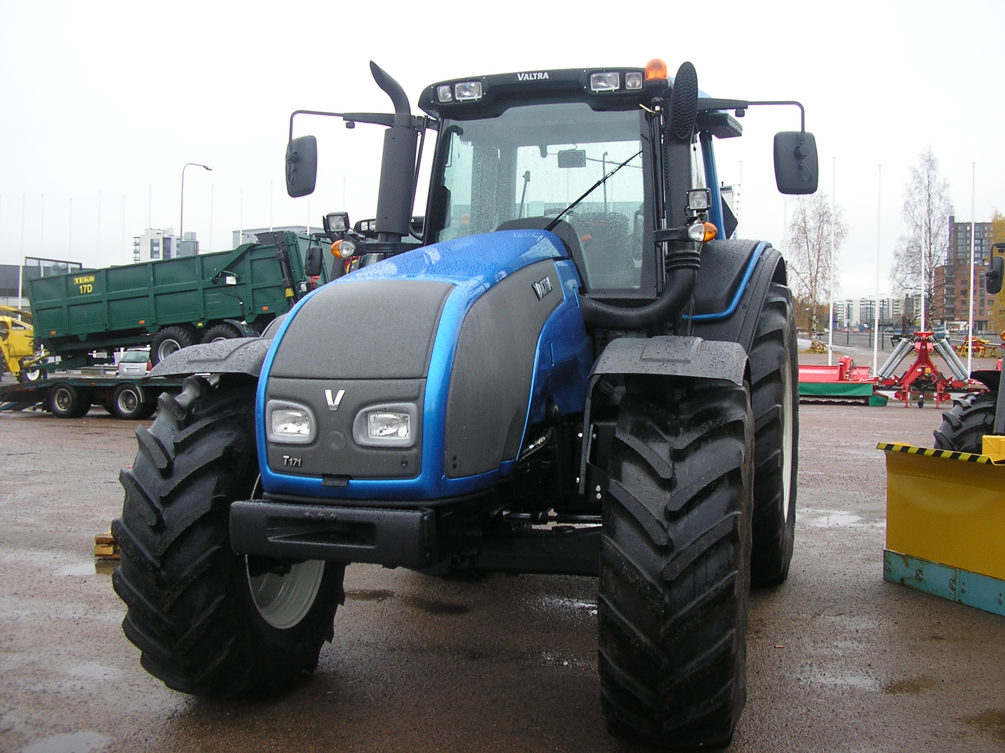 Valtra_T171_tractor.jpg