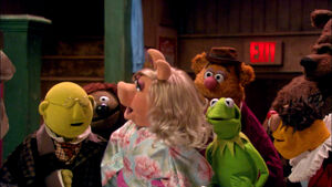 VMX-Backstage-Bunsen-Rowlf-Piggy-Fozzie-Kermit-Lew-Bobo
