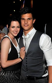 Kristen-stewart-a-taylor-lautner-161412