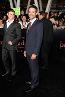 Breaking-dawn-cast-red-carpet-11152011-45-430x645