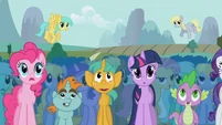 Pinkie Pie in crowd S01E06