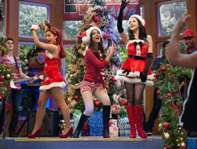 Victorious-christmas-tori-1