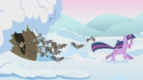 Twilight scared of bats S1E11