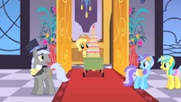 Applejack bringing apple cake into hall S1E26