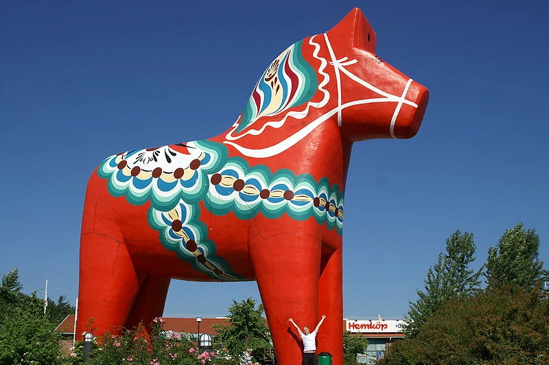 800px-Dalahäst i avesta.jpg